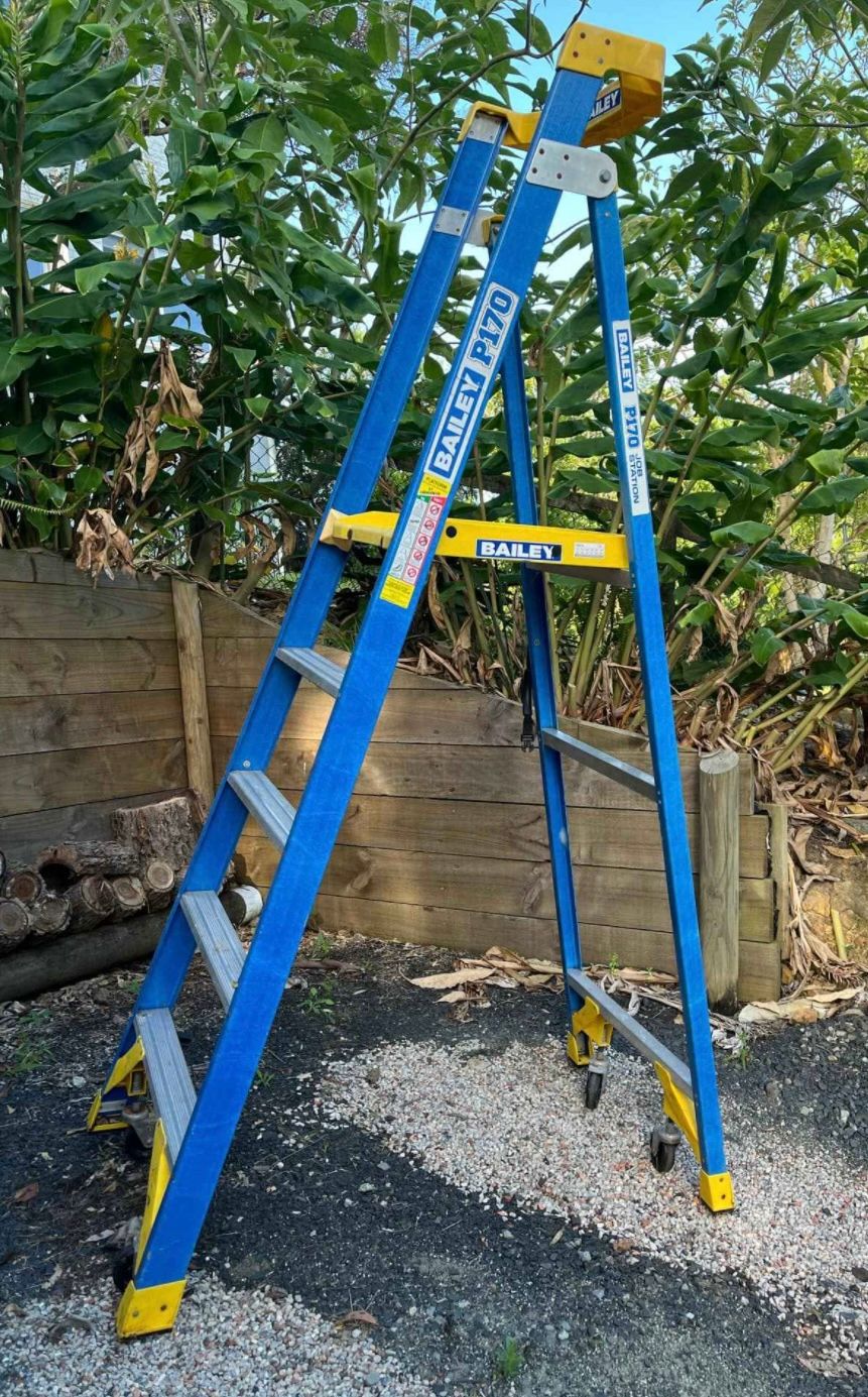Fibreglass Platform Ladder 5 Step 1.5m