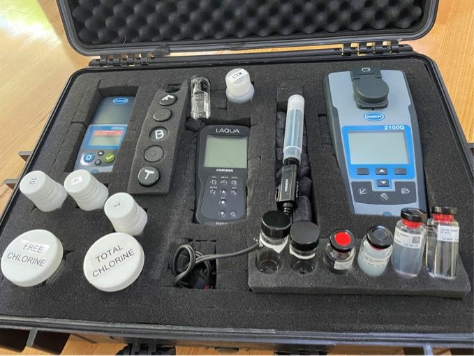 Water Testing Kit pH NTU CL2 lab
