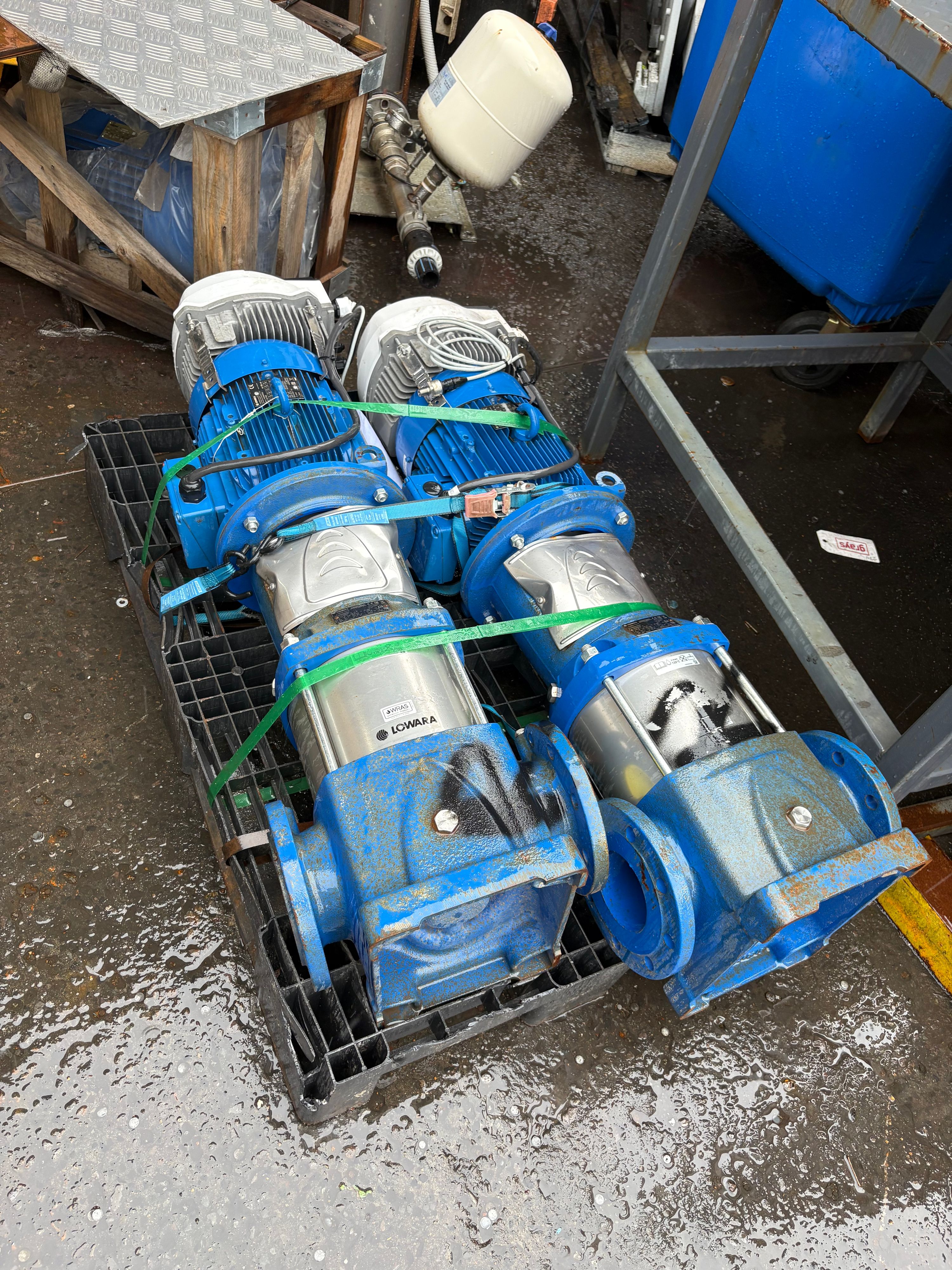 Booster pump. Pressure controlled with VSD