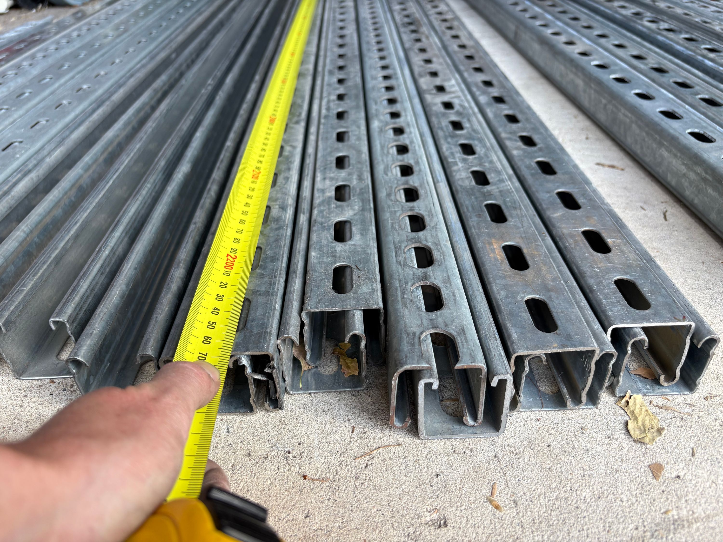 Unistrut Slotted P2000T medium (per m)